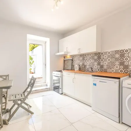 Guestready - Sunny & Spacious 2br *