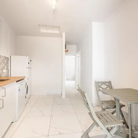 Guestready - Sunny & Spacious 2br